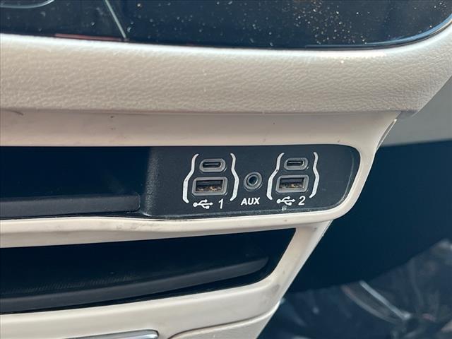Photo of 2023 Brilliant Black Crystal Pearlcoat Chrysler Voyager