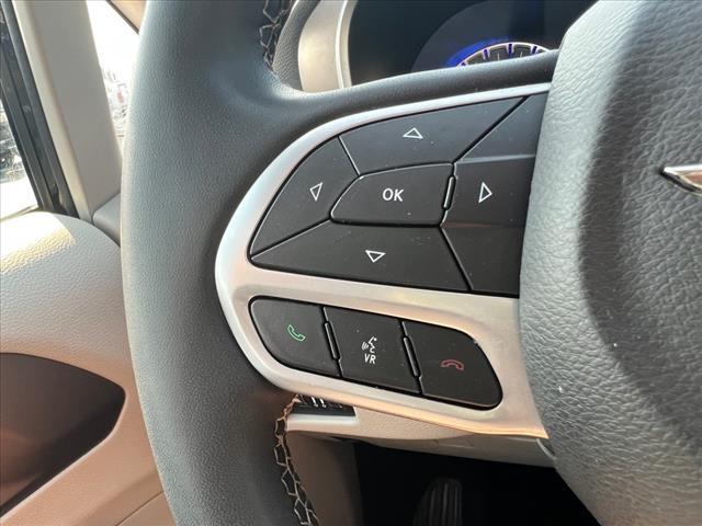 Photo of 2023 Brilliant Black Crystal Pearlcoat Chrysler Voyager
