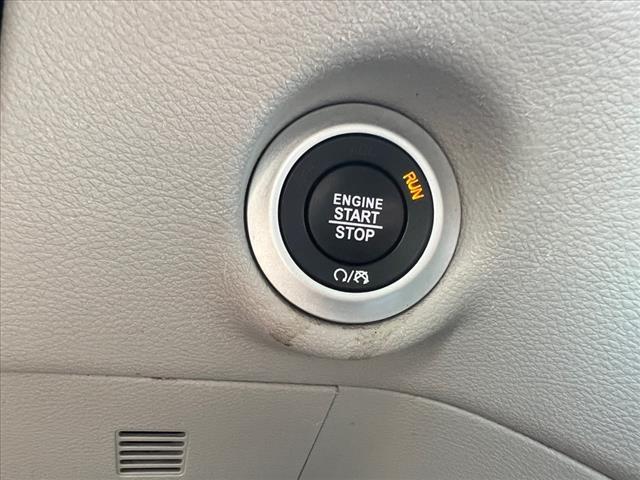 Photo of 2023 Brilliant Black Crystal Pearlcoat Chrysler Voyager