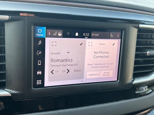 Photo of 2023 Brilliant Black Crystal Pearlcoat Chrysler Voyager