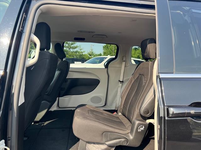 Photo of 2023 Brilliant Black Crystal Pearlcoat Chrysler Voyager
