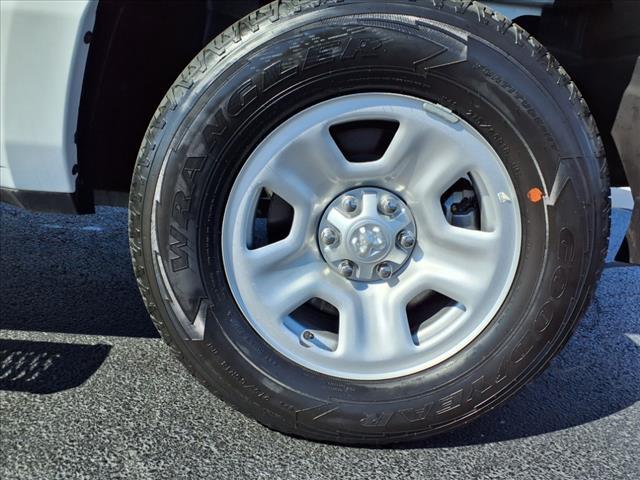 Photo of 2023 Bright White Clearcoat RAM 1500