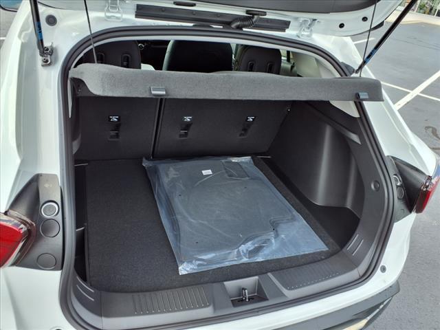Photo of 2025 Summit White Chevrolet Trax