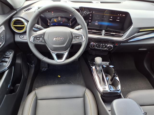 Photo of 2025 Summit White Chevrolet Trax
