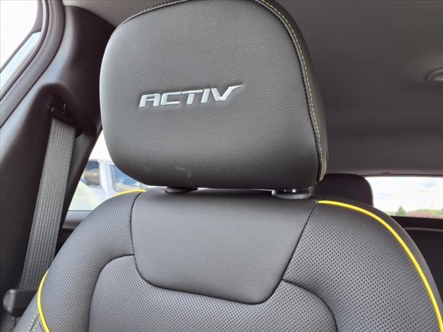 Photo of 2025 Summit White Chevrolet Trax
