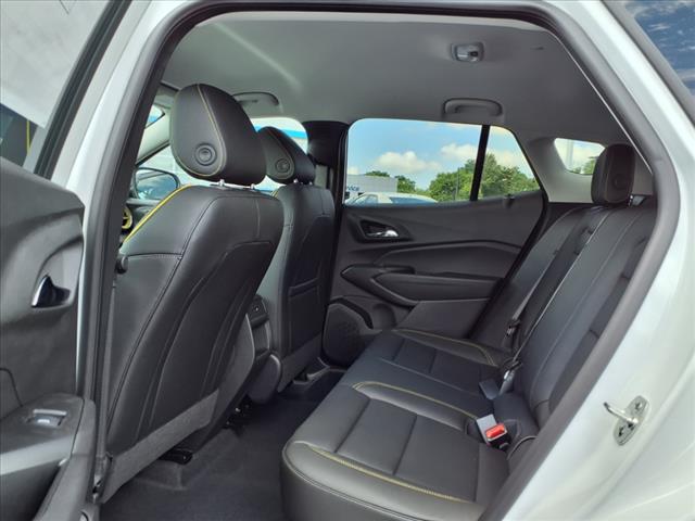 Photo of 2025 Summit White Chevrolet Trax