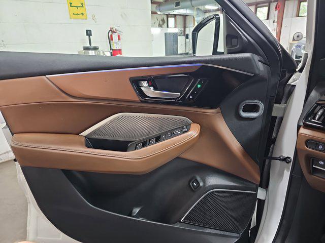 Photo of 2024 Platinum White Pearl Acura MDX