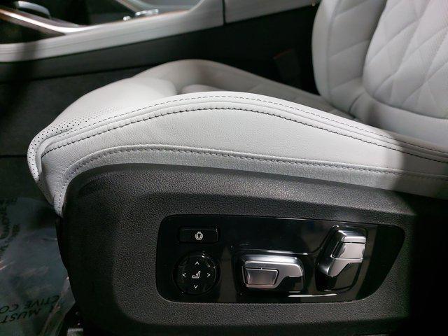 Photo of 2026 Blue Ridge Mountain Metallic BMW X7