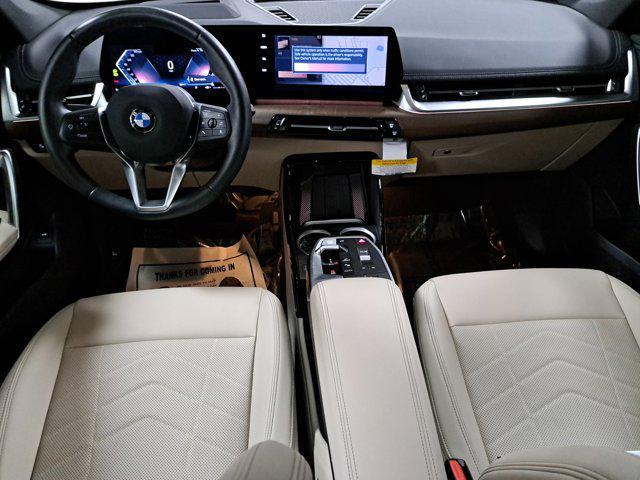 Photo of 2025 Alpine White BMW X1