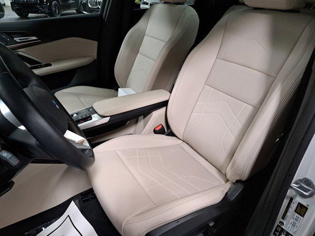Photo of 2025 Alpine White BMW X1