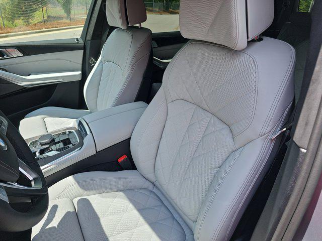 Photo of 2026 Skyscraper Grey Metallic BMW X7