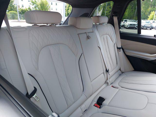 Photo of 2026 Tanzanite Blue II Metallic BMW X5