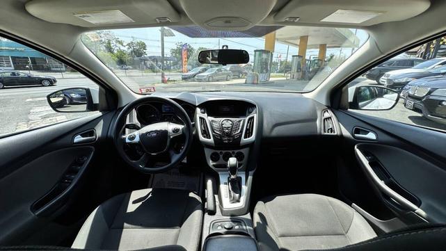 Photo of 2014 Oxford White Ford Focus