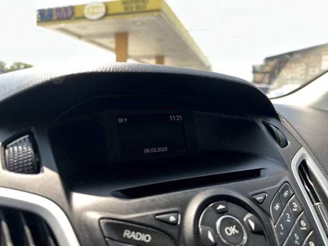 Photo of 2014 Oxford White Ford Focus