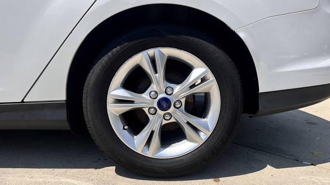 Photo of 2014 Oxford White Ford Focus