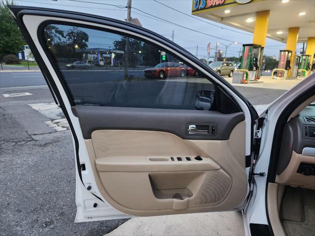 Photo of 2009 White Mercury Milan