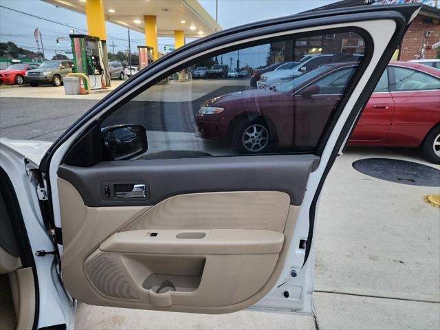Photo of 2009 White Mercury Milan