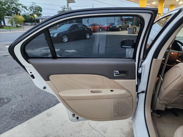 Photo of 2009 White Mercury Milan