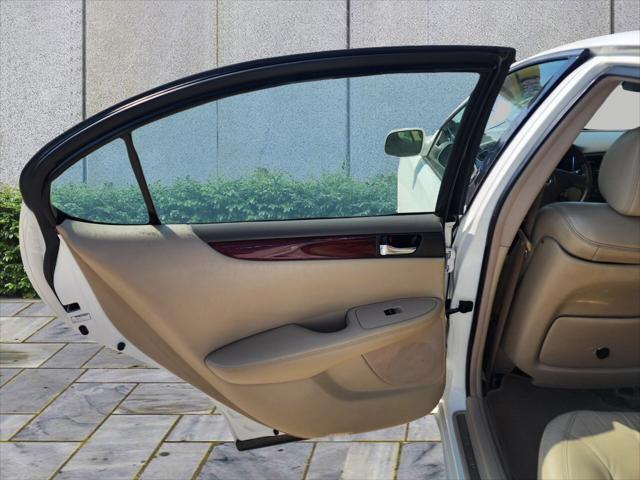Photo of 2002 White Lexus ES 300