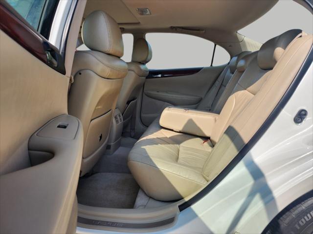 Photo of 2002 White Lexus ES 300
