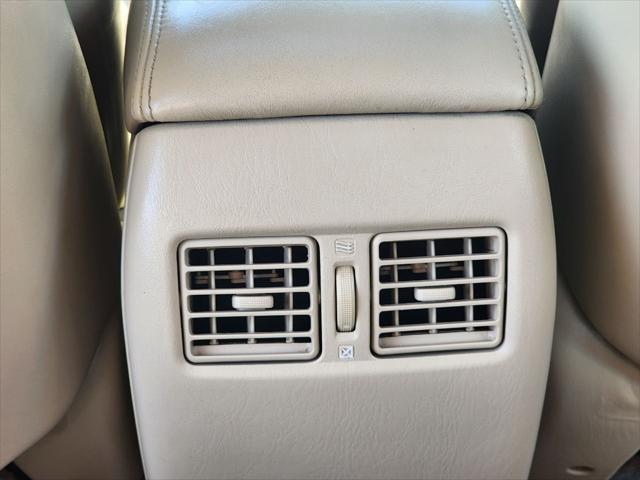Photo of 2002 White Lexus ES 300