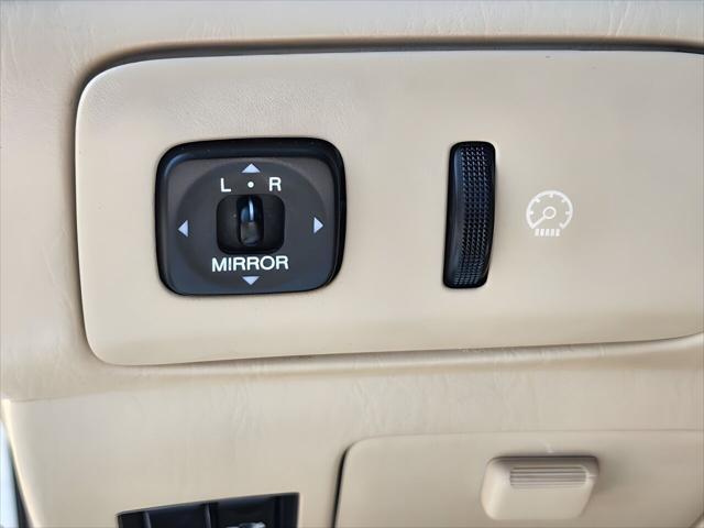 Photo of 2002 White Lexus ES 300