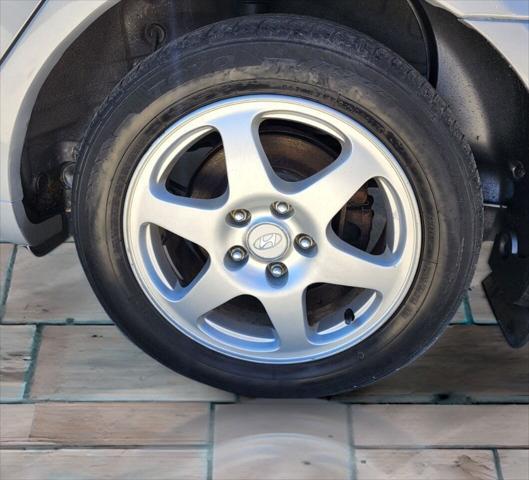 Photo of 2006 Silver Hyundai SONATA