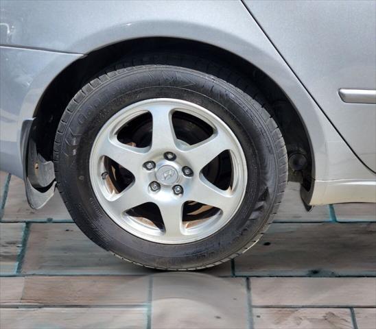 Photo of 2006 Silver Hyundai SONATA