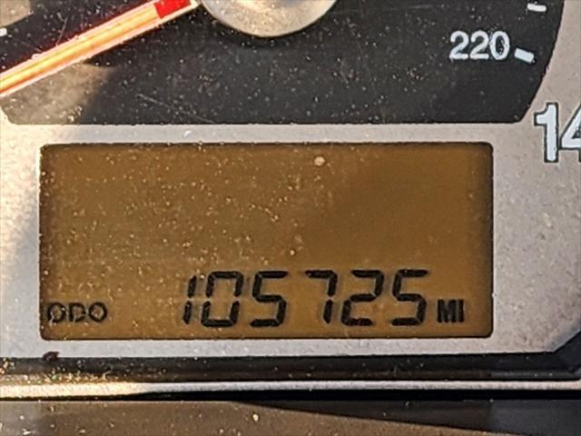 Photo of 2007 White Kia Rondo