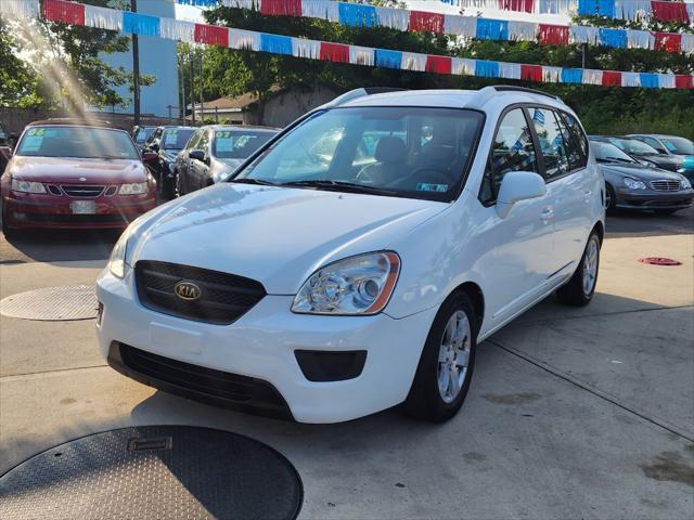 Photo of 2007 White Kia Rondo