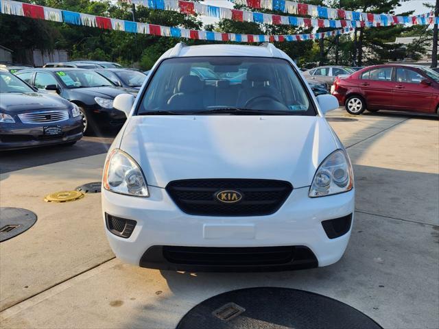 Photo of 2007 White Kia Rondo