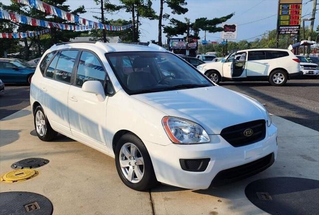 Photo of 2007 White Kia Rondo