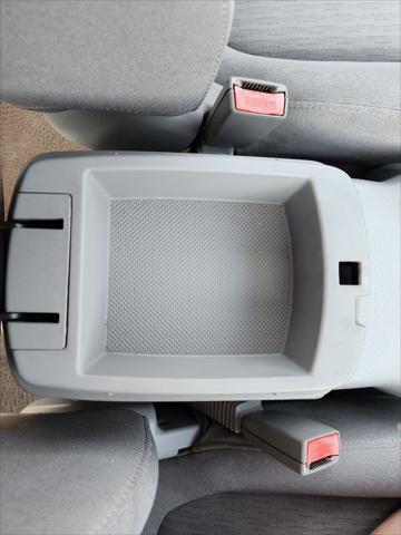 Photo of 2007 White Kia Rondo