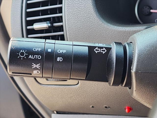 Photo of 2005 Gray Nissan Pathfinder