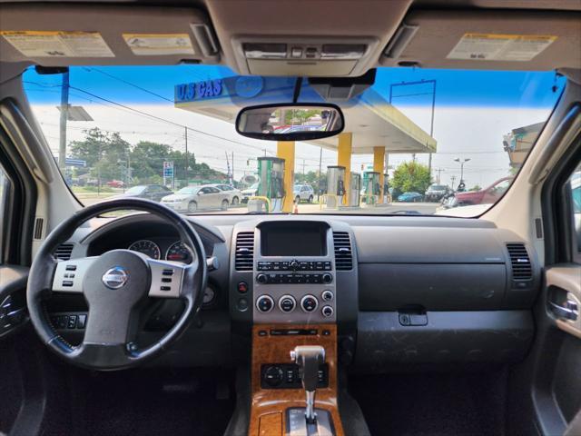 Photo of 2005 Gray Nissan Pathfinder