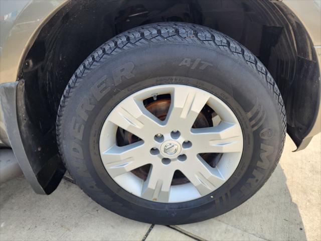 Photo of 2005 Gray Nissan Pathfinder