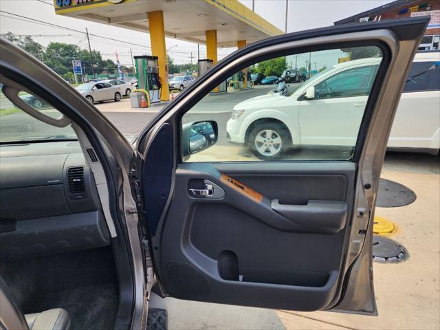 Photo of 2005 Gray Nissan Pathfinder