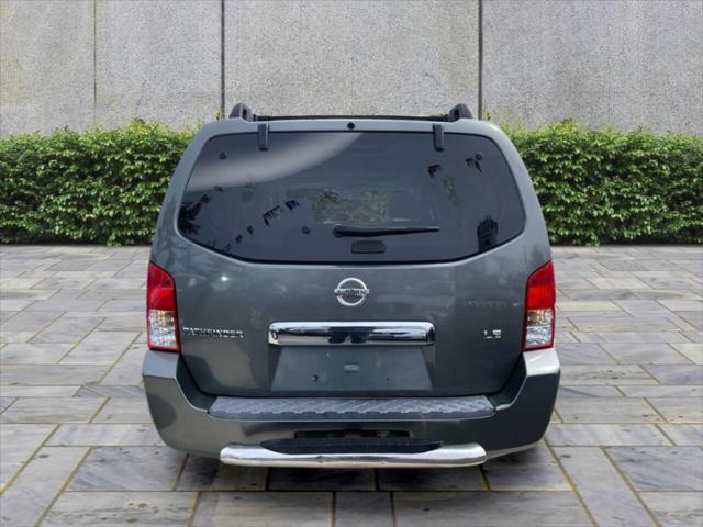 Photo of 2006 Gray Nissan Pathfinder