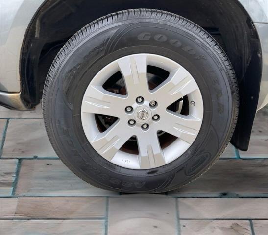 Photo of 2006 Gray Nissan Pathfinder