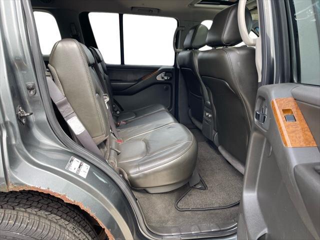 Photo of 2006 Gray Nissan Pathfinder