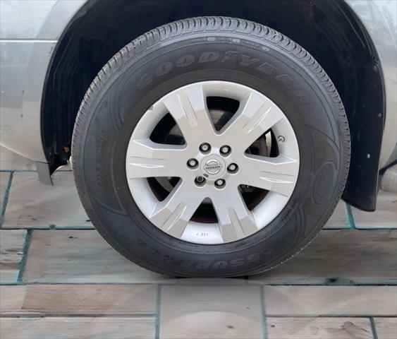 Photo of 2006 Gray Nissan Pathfinder