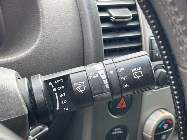 Photo of 2006 Gray Nissan Pathfinder