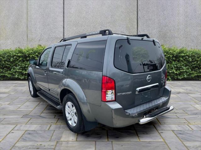 Photo of 2006 Gray Nissan Pathfinder