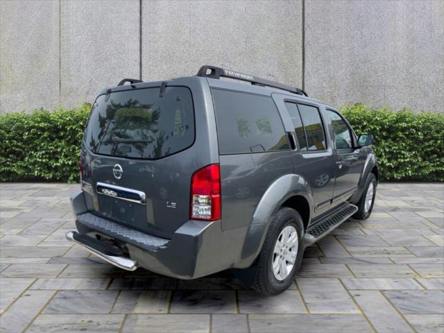 Photo of 2006 Gray Nissan Pathfinder