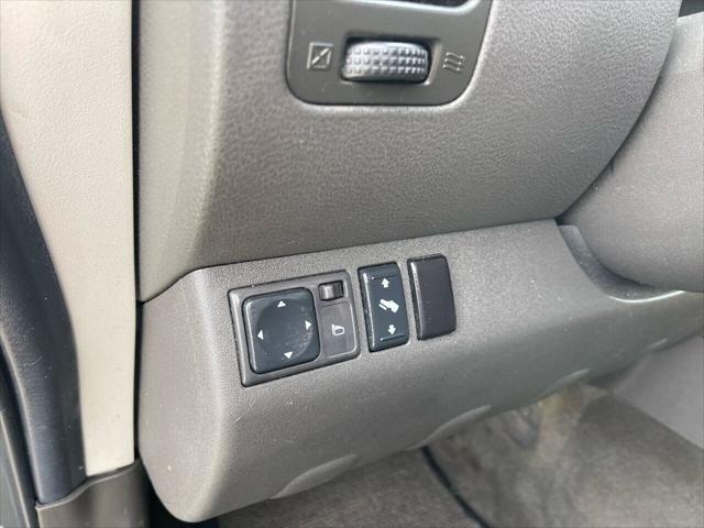 Photo of 2006 Gray Nissan Pathfinder