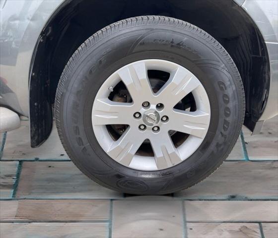 Photo of 2006 Gray Nissan Pathfinder