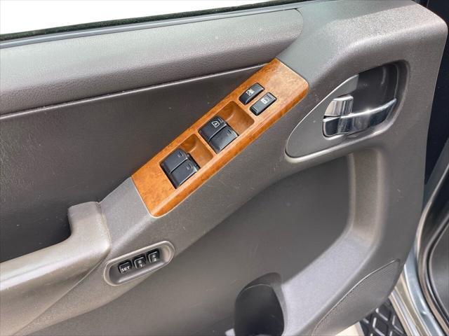 Photo of 2006 Gray Nissan Pathfinder
