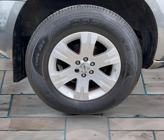 Photo of 2006 Gray Nissan Pathfinder