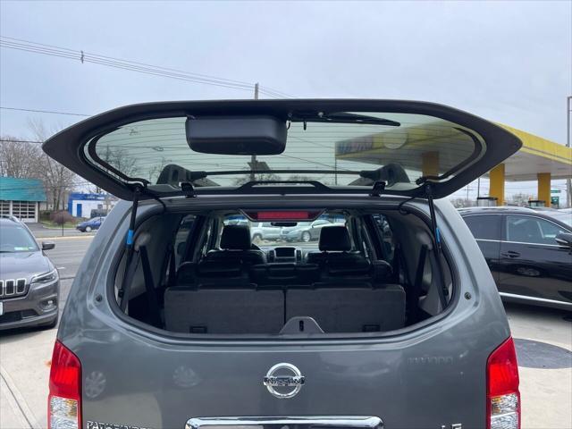 Photo of 2006 Gray Nissan Pathfinder