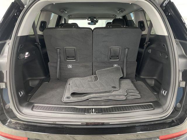 Photo of 2023 Diamond Black Crystal Pearlcoat Jeep Grand Cherokee L